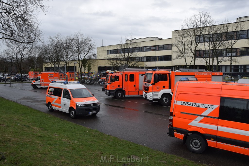 Einsatz BF Koeln Schule Burgwiesenstr Koeln Holweide P014.JPG - Miklos Laubert